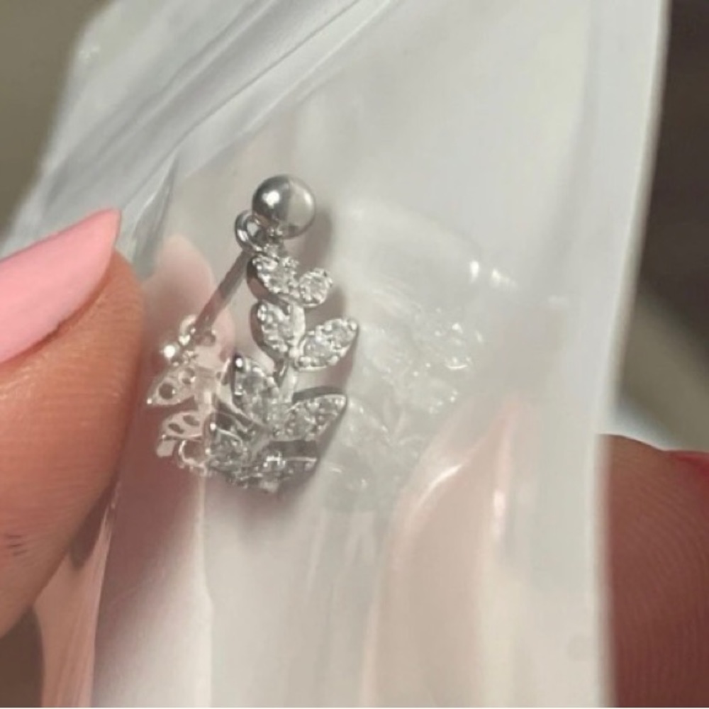 1 Pcs 18g Cubic Zircon Leaf Design Upper Ear Cuff NWT - Picture 8 of 15